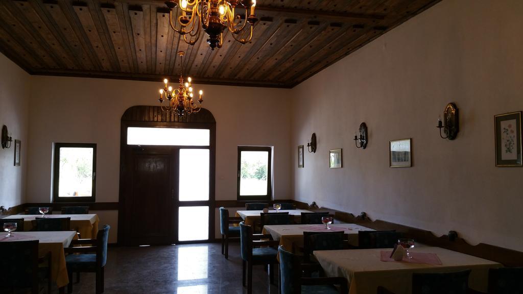 ホテル Conacul Balta Albă エクステリア 写真
